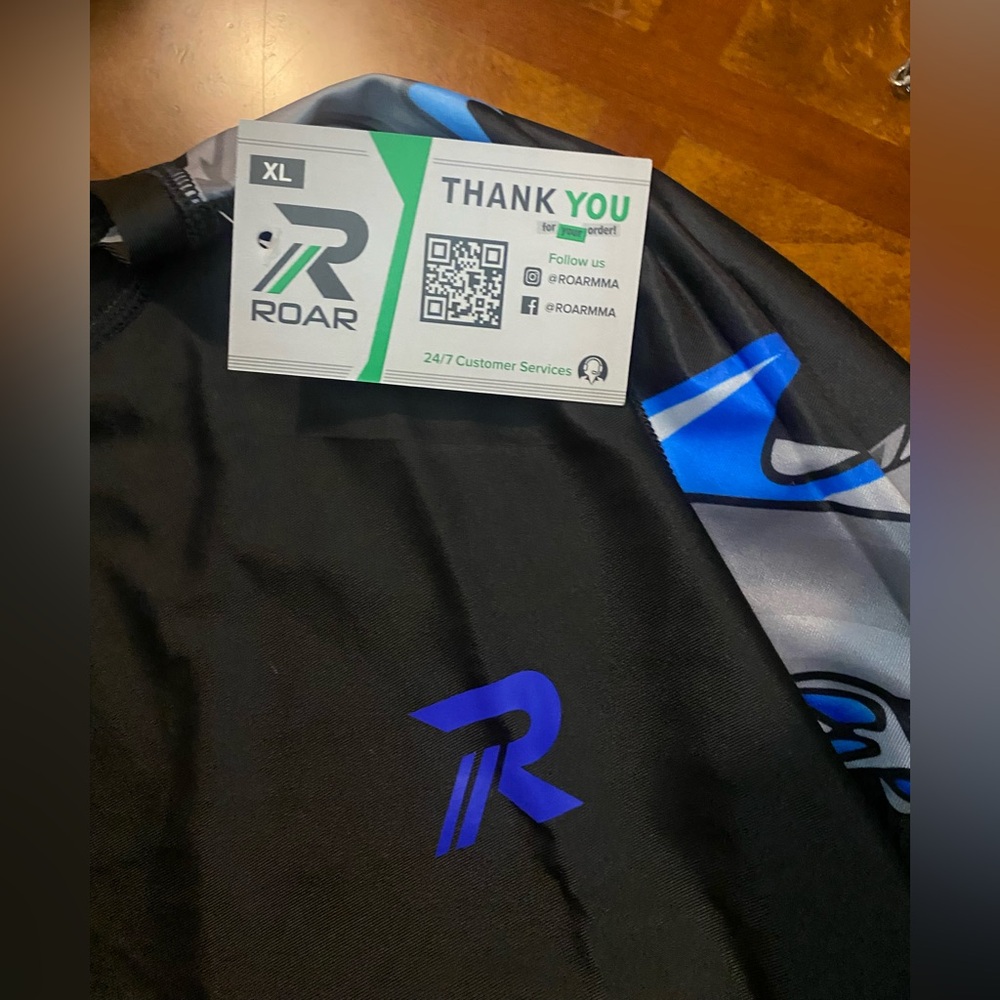 NWT- Roar Rash Guard Compression shirt - Picture 4 of 8